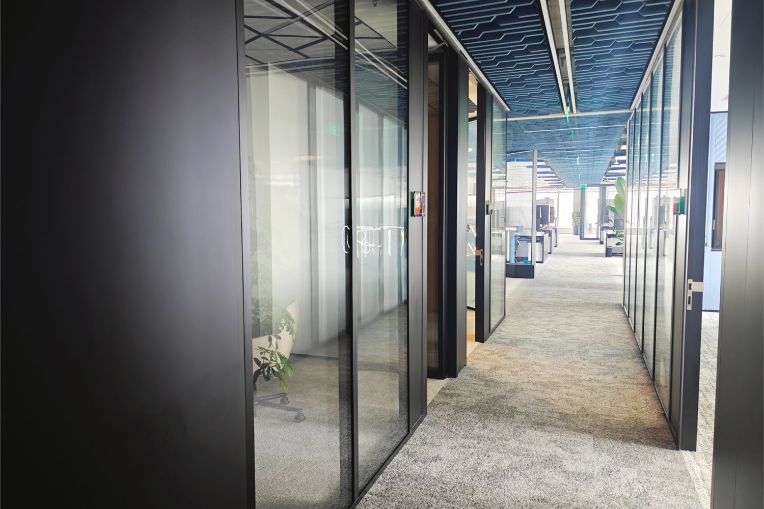 QRT Shanghai Office partition detail