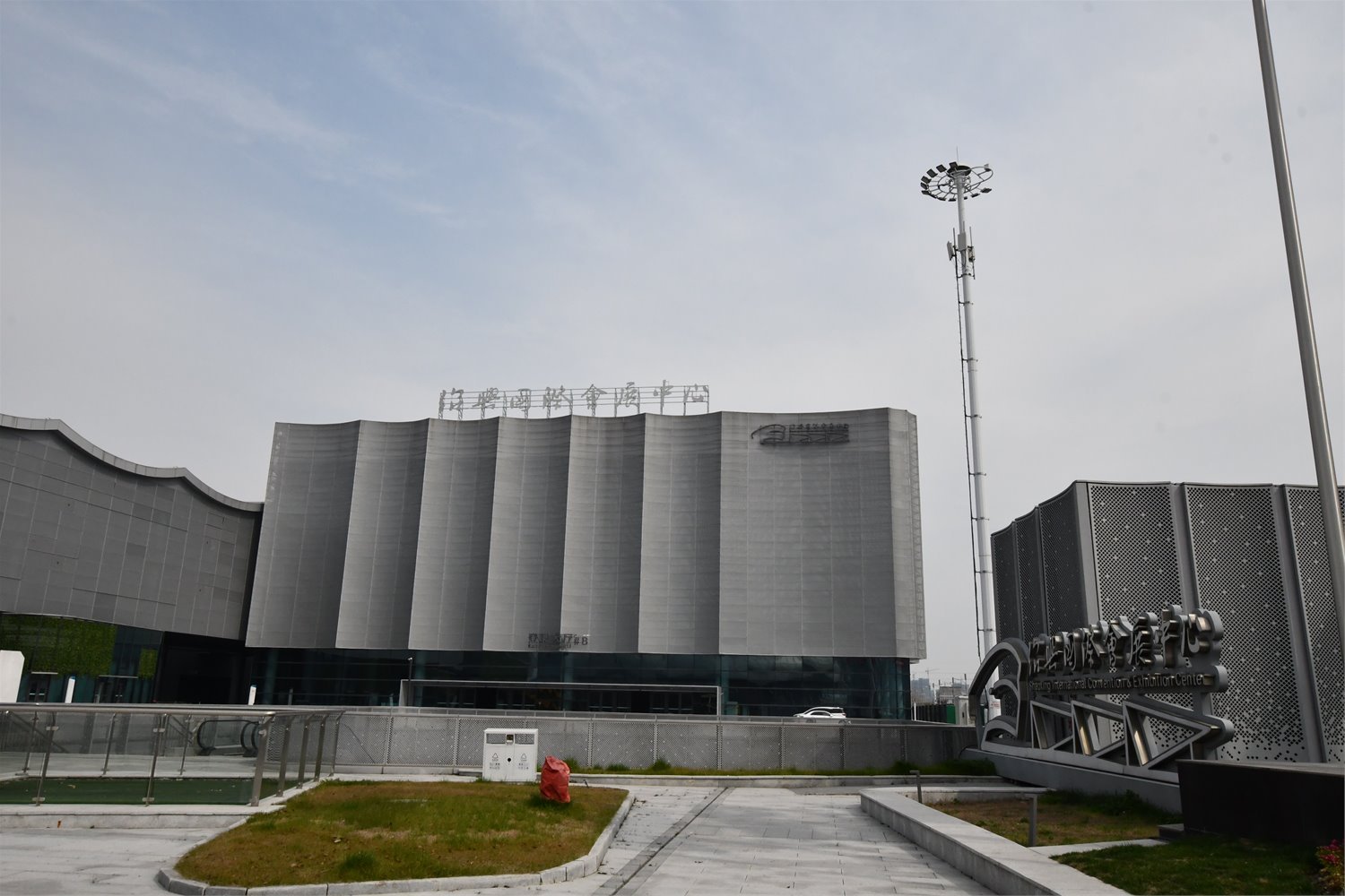 Ultra-high movable wall system for convention center