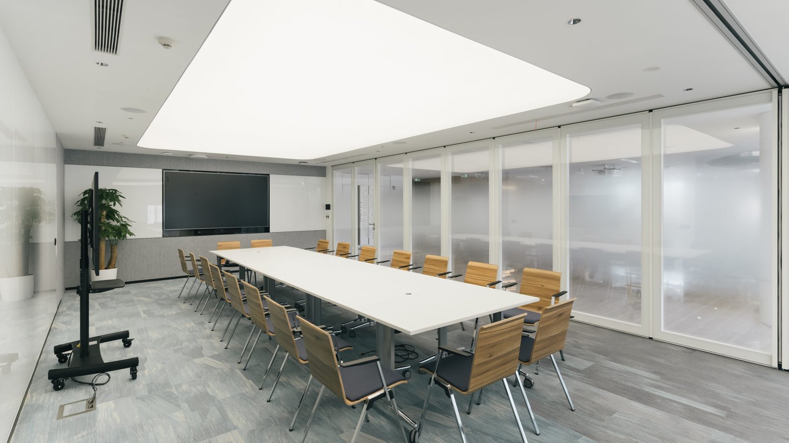 Acoustic operable partition wall system for commercial interior