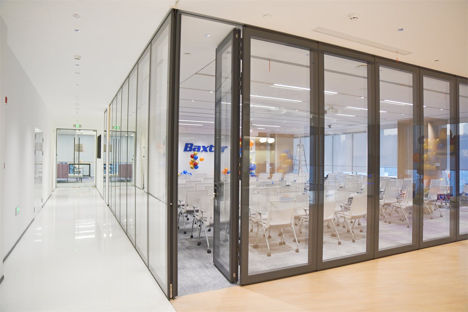 Baxter Medical Glass Operable Partition partition detail
