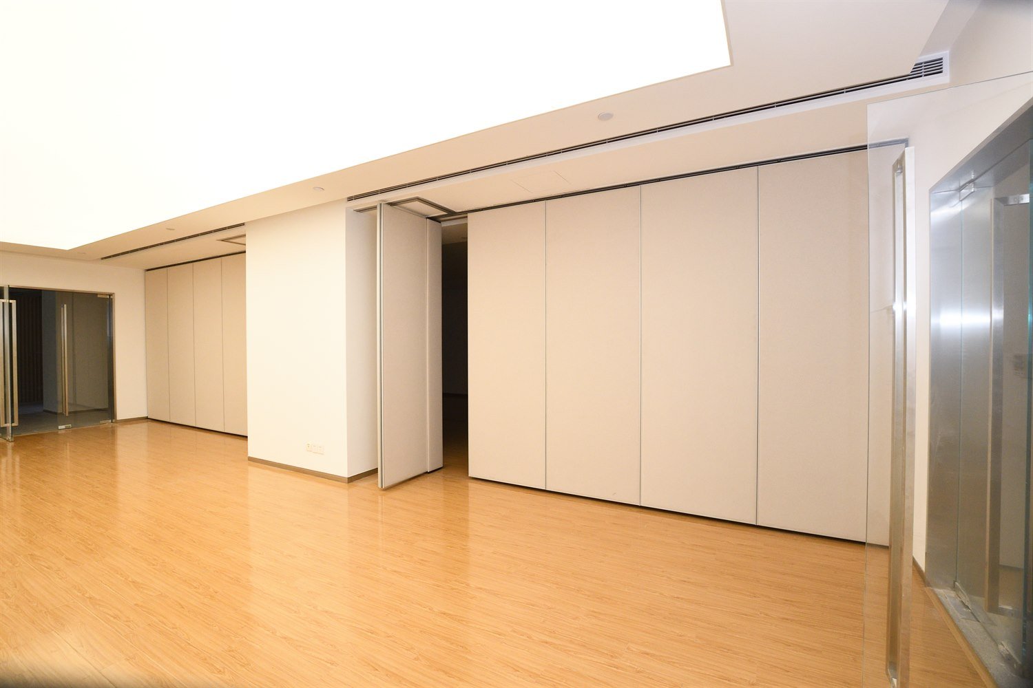 Steel fire rated partition wall installation at Jing an Archives