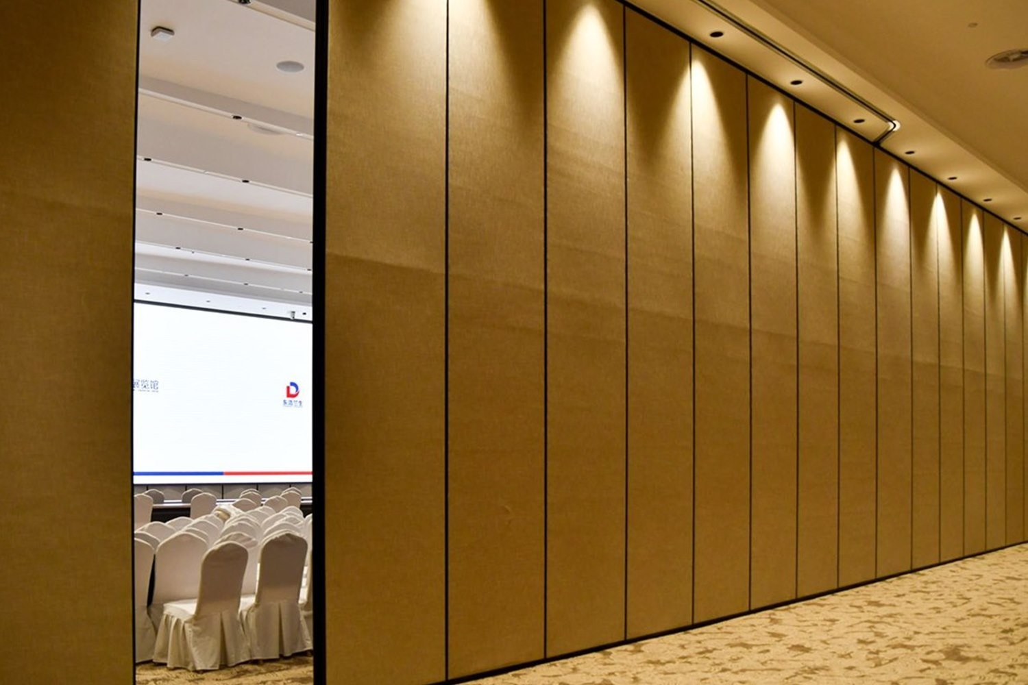 Automatic movable wall system for Shanghai World Expo exhibition hall
