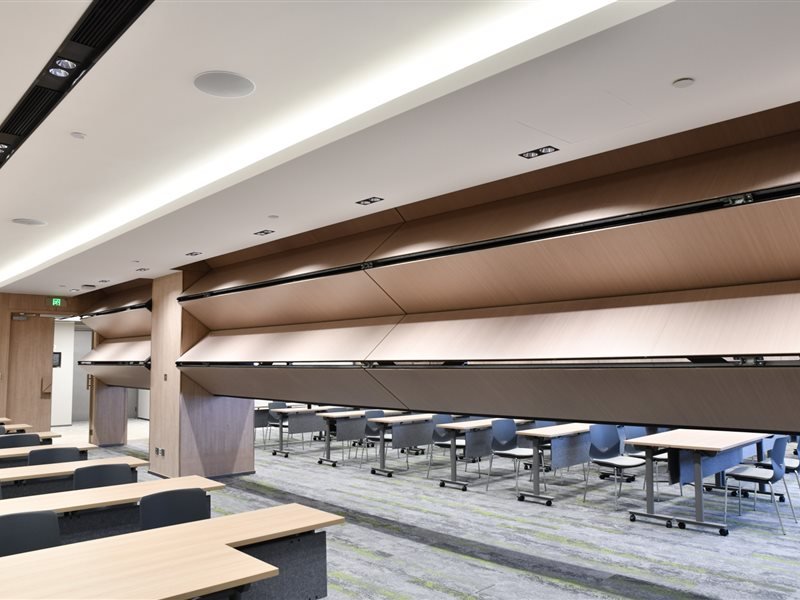 Automated folding partition wall for convention center application