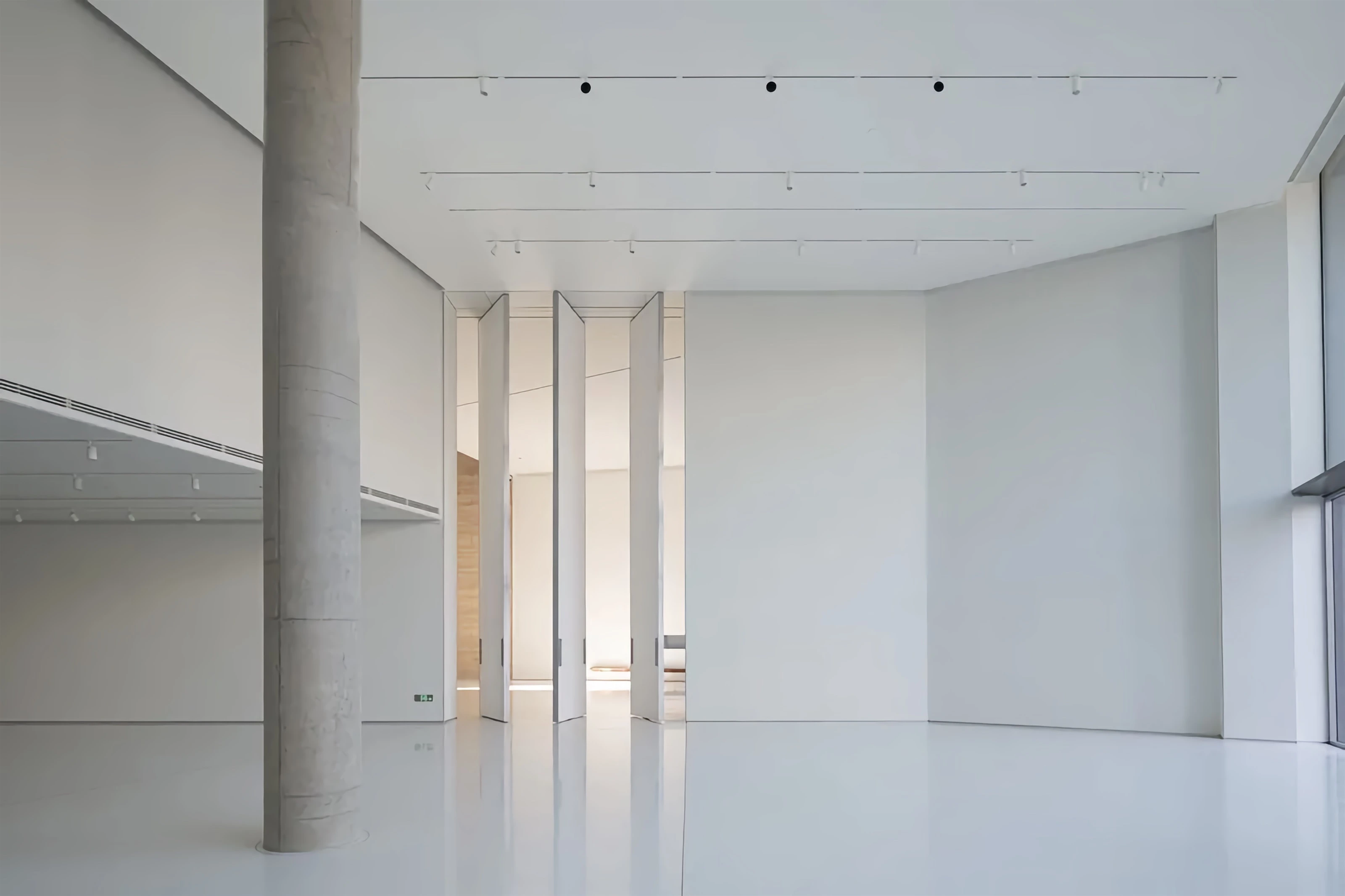 Floor-to-ceiling movable partition wall system for large commercial space